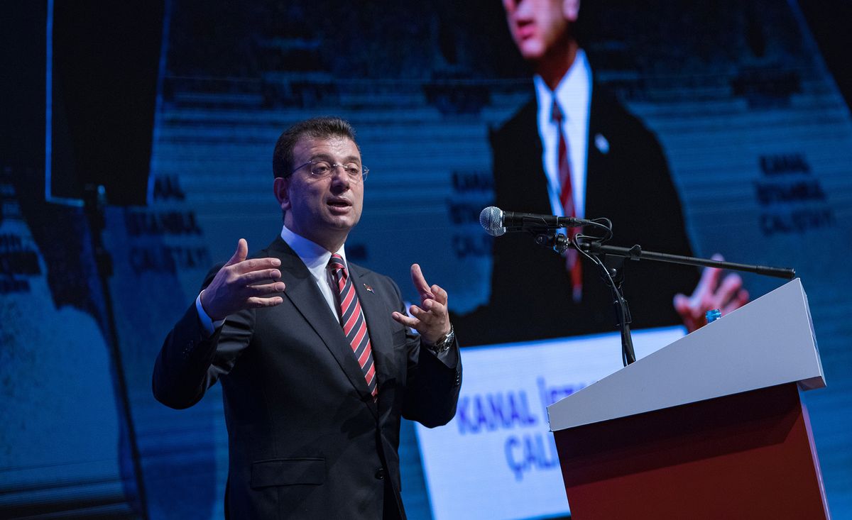 Gegara didakwa menghina pejabat publik pada tahun 2019 lalu Wali Kota Ekrem Imamoglu, yang juga rival politik Presiden Recep Tayyip Erdogan. Imamoglu