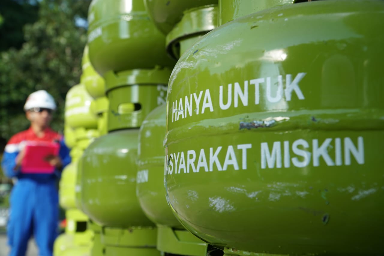 Pemerintah akan membatasi penjualan LPG 3 Kg hanya pada penyalur-penyalur resmi. Artinya, penyaluran melalui pengecer seperti warung-warung kecil tak